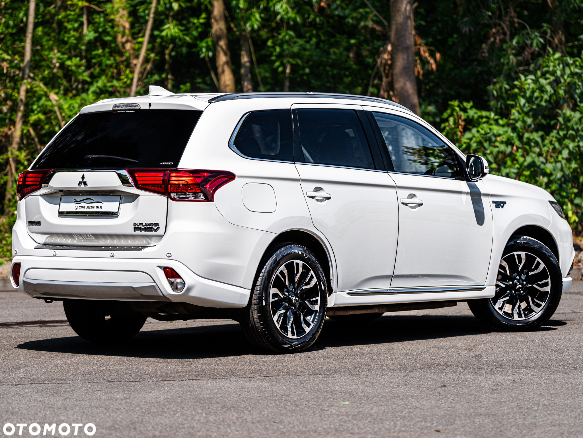 Mitsubishi Outlander 2.0 4WD Plug-In Hybrid Plus - 15