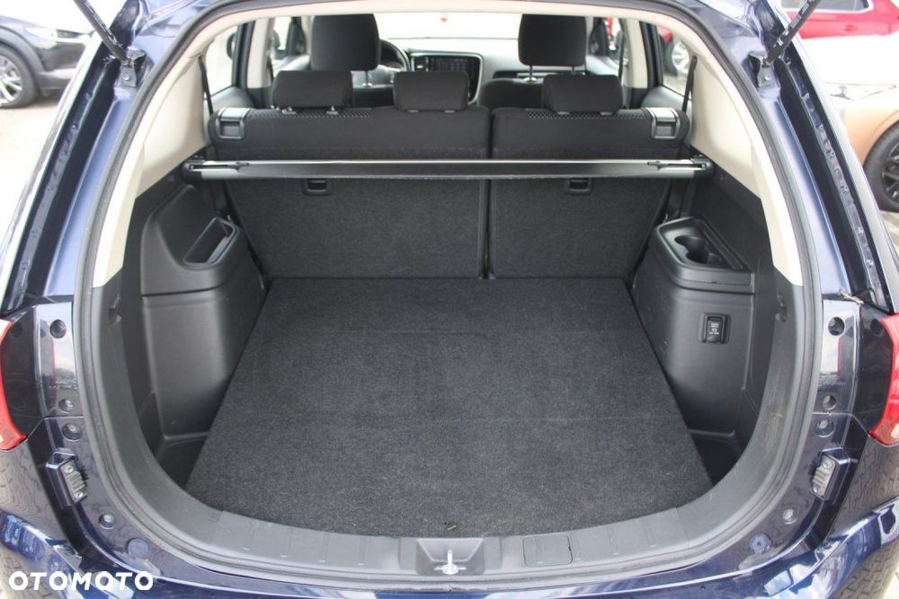 Mitsubishi Outlander - 12