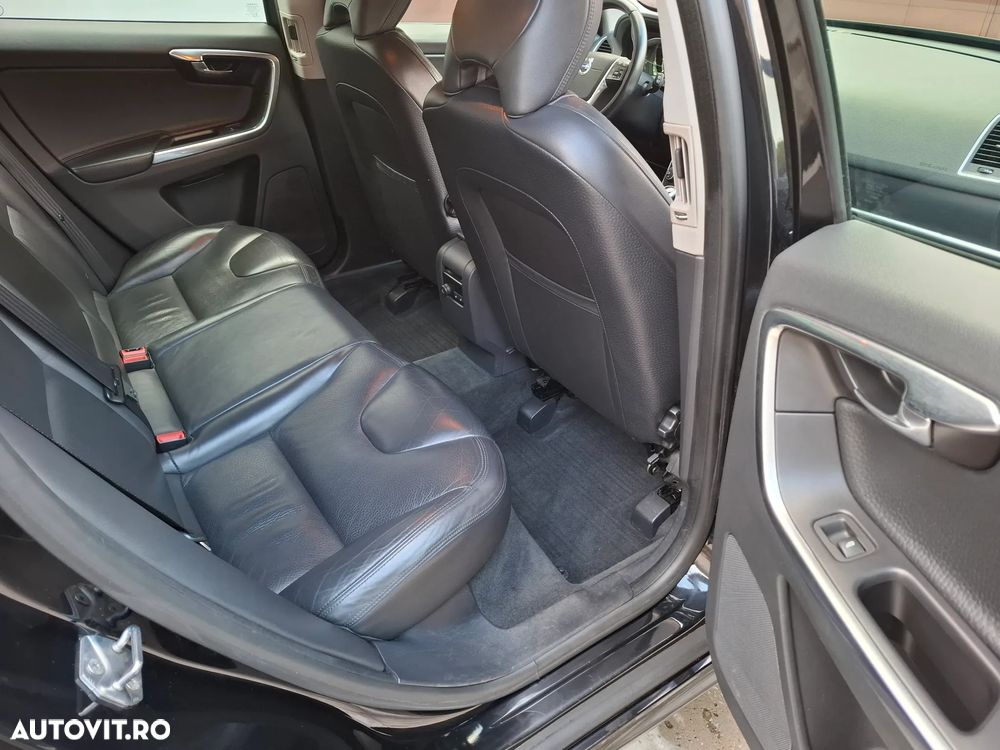 Volvo XC 60 D5 AWD Summum - 4