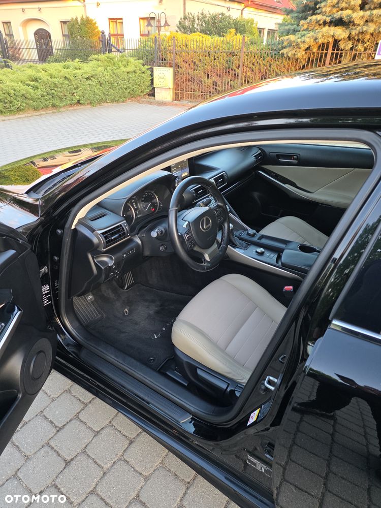 Lexus IS 200t Elite - 12