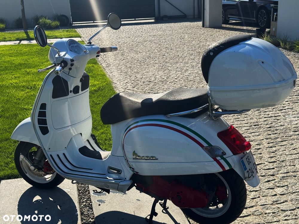 Vespa GTS - 21