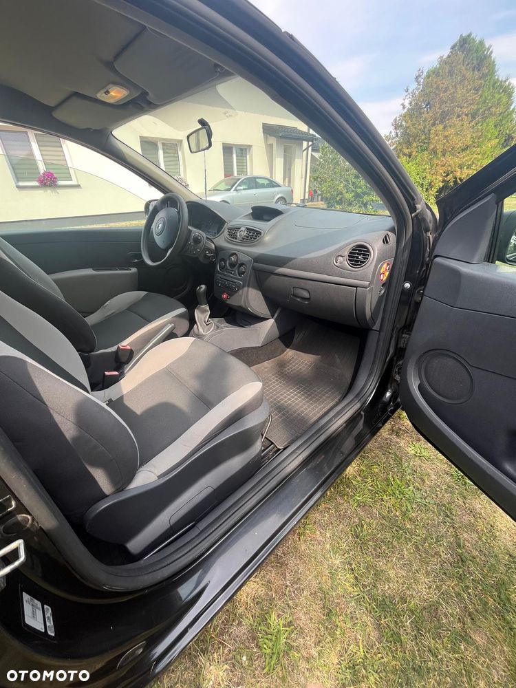 Renault Clio - 15