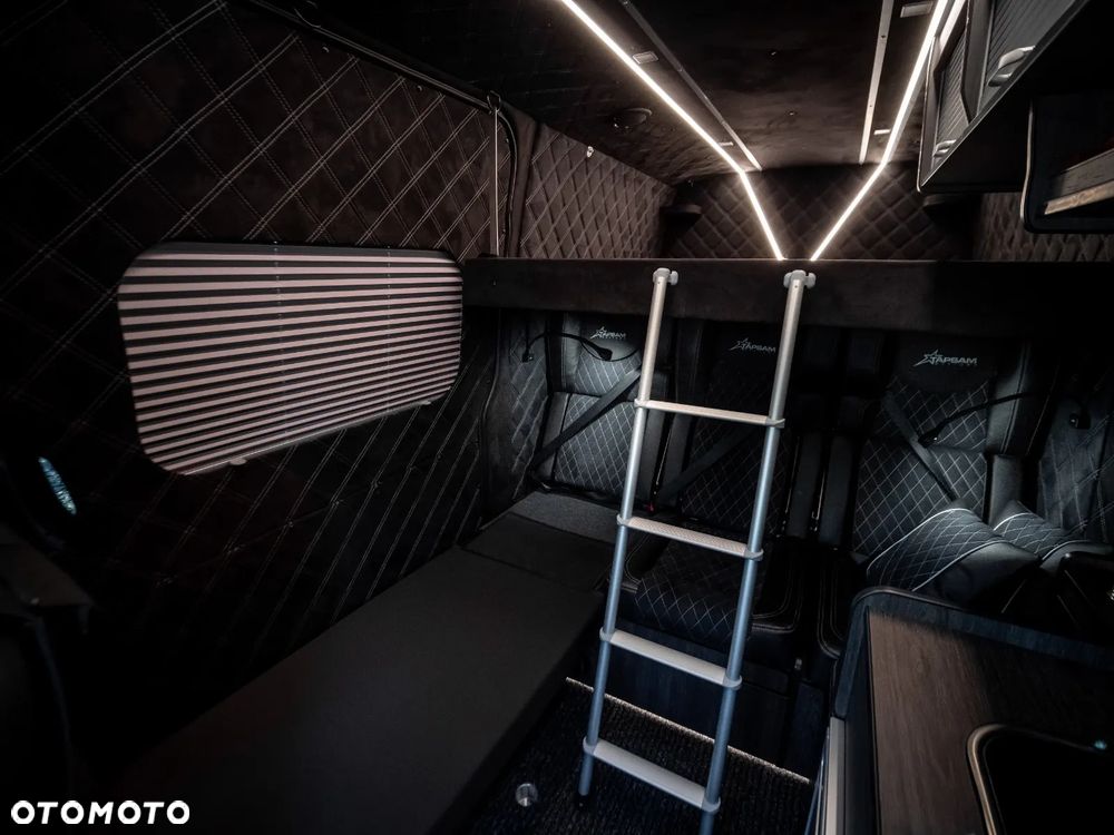 Mercedes-Benz Sprinter - 25