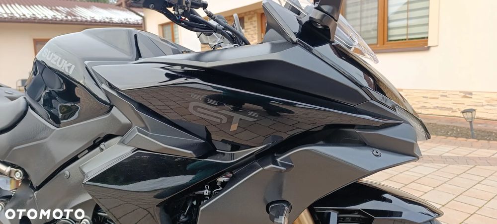 Suzuki GSX - 28