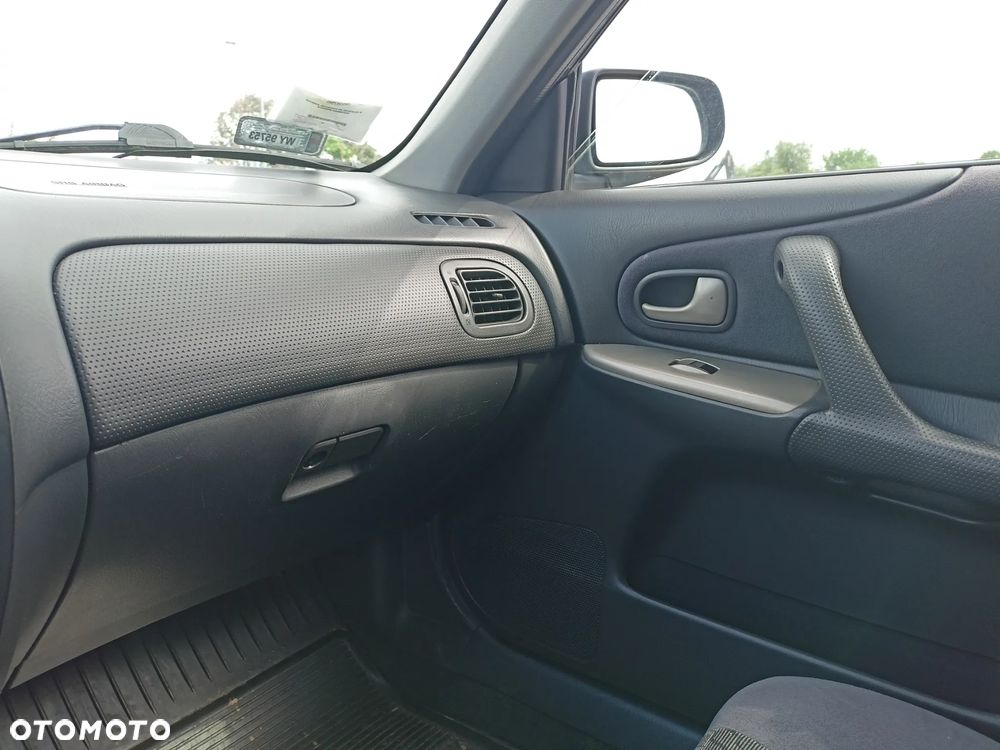 Mazda 323F - 12