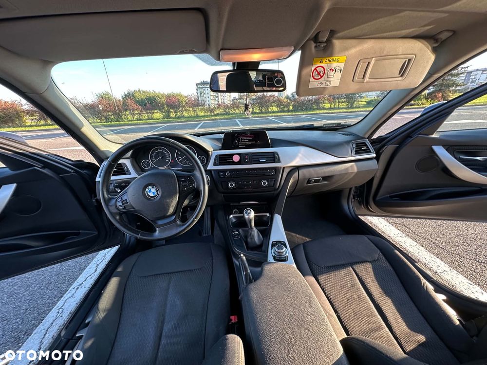 BMW Seria 3 318d xDrive - 18