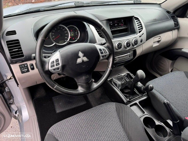 Mitsubishi L200 2.5 DI-D CD Invite AC 4WD - 17
