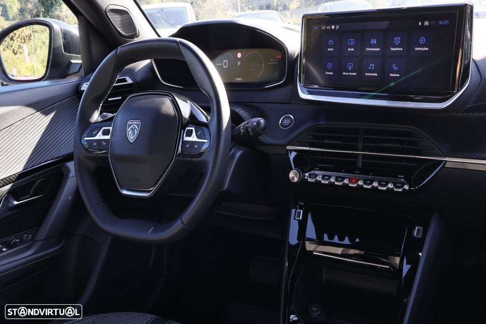 Peugeot e-2008 Allure - 12