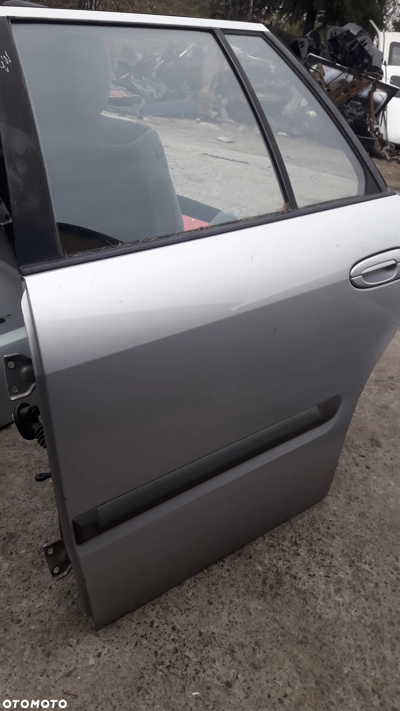 Mazda 626 GW Kombi  Drzwi tylne prawe lewe szyba w kolor  18G - 4