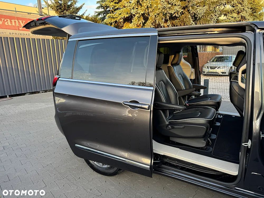 Chrysler Pacifica - 7