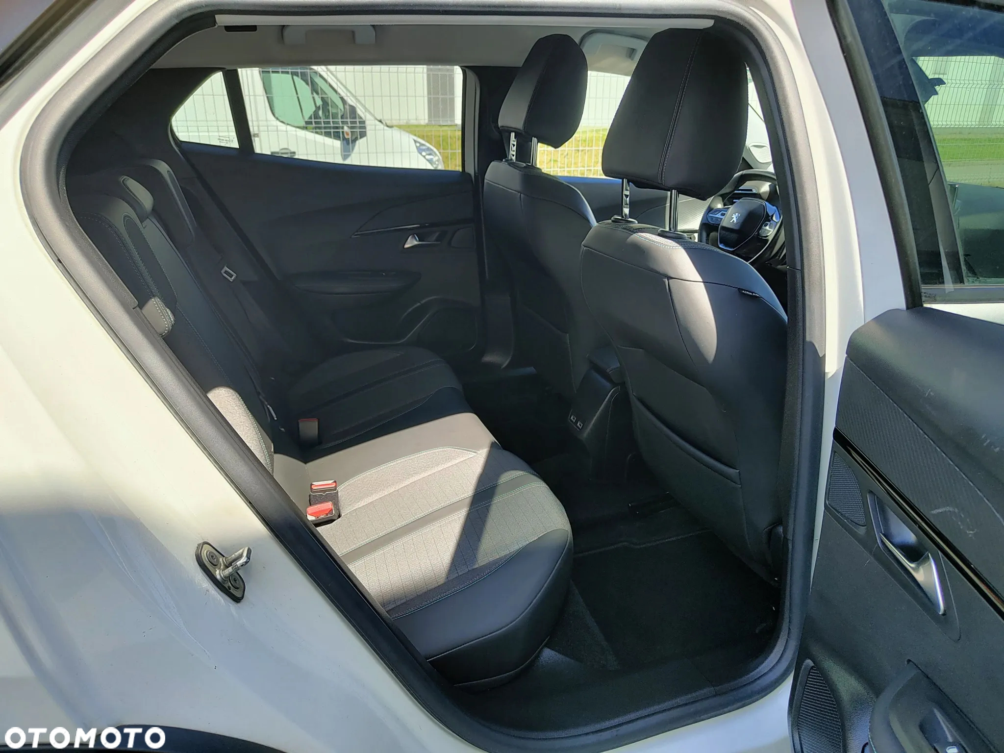 Peugeot 2008 1.5 BlueHDi Allure S&S EAT8 - 13