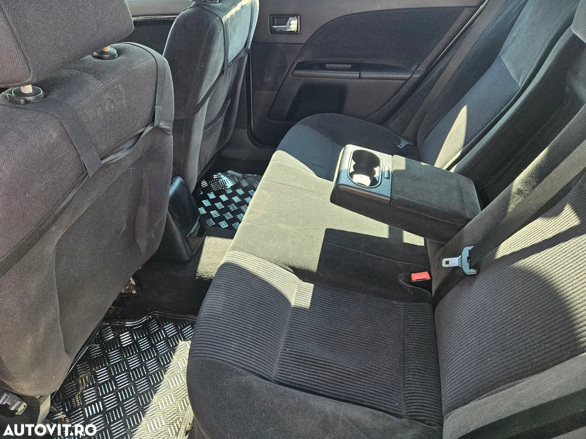 Ford Mondeo 2.0TDCi Ghia - 8