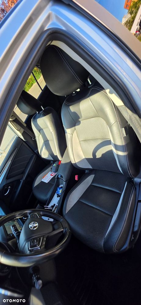 Toyota Avensis 1.8 Premium MS - 17