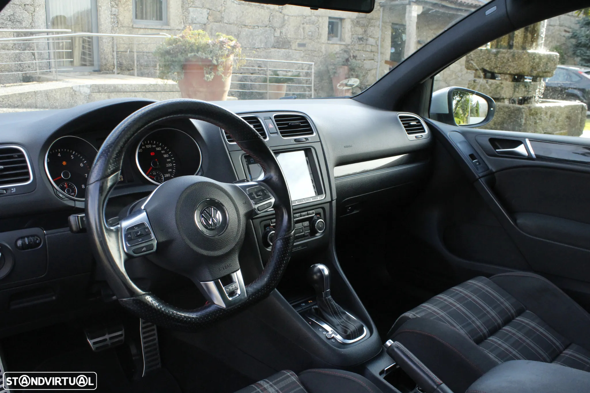 VW Golf 2.0 GTI DSG - 37