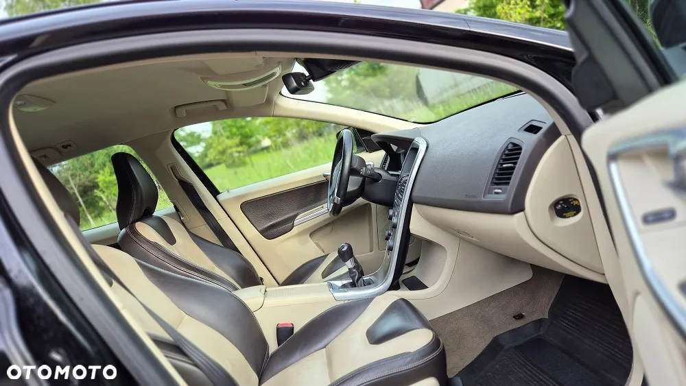 Volvo XC 60 D3 R-Design - 11