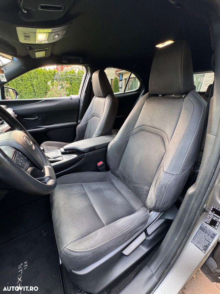 Lexus UX - 5