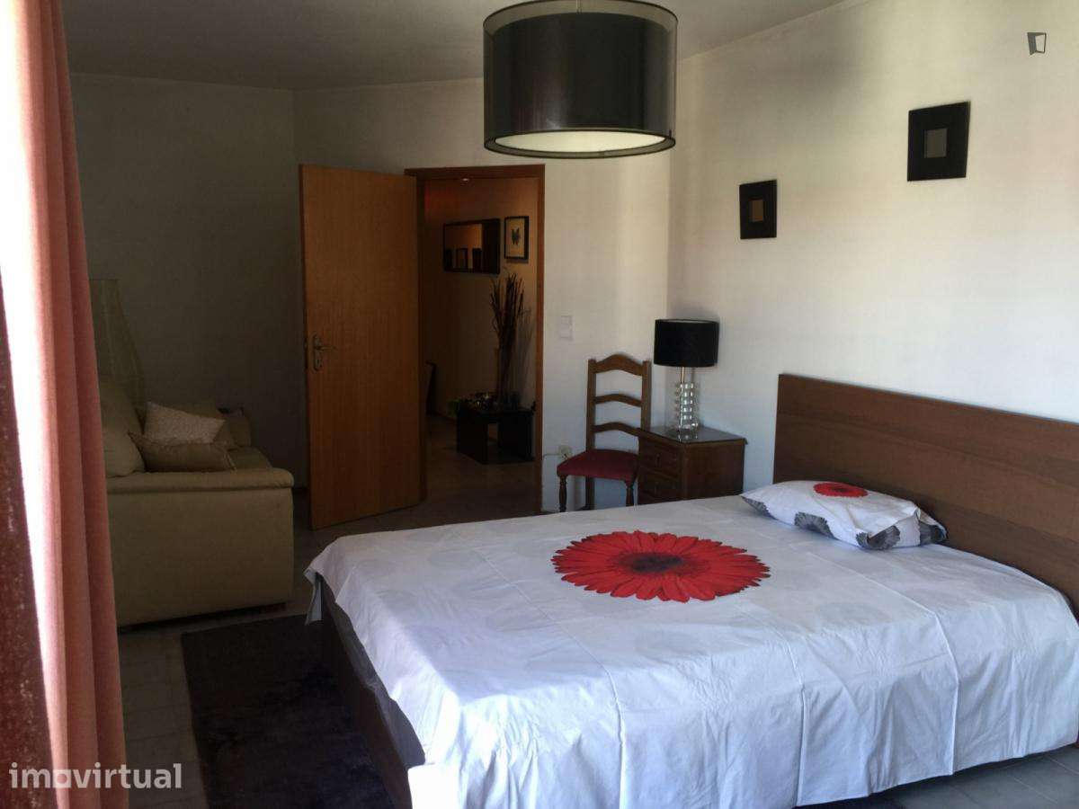 Quarto - localizado em Campanhã Porto - Grande imagem: 5/12