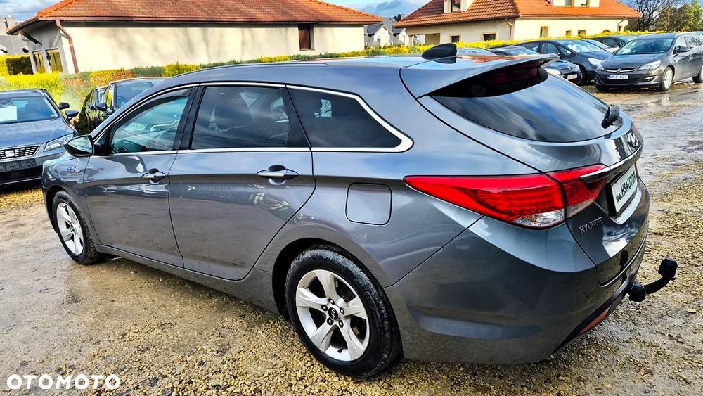 Hyundai i40 Kombi blue 1.6 Family+ - 19