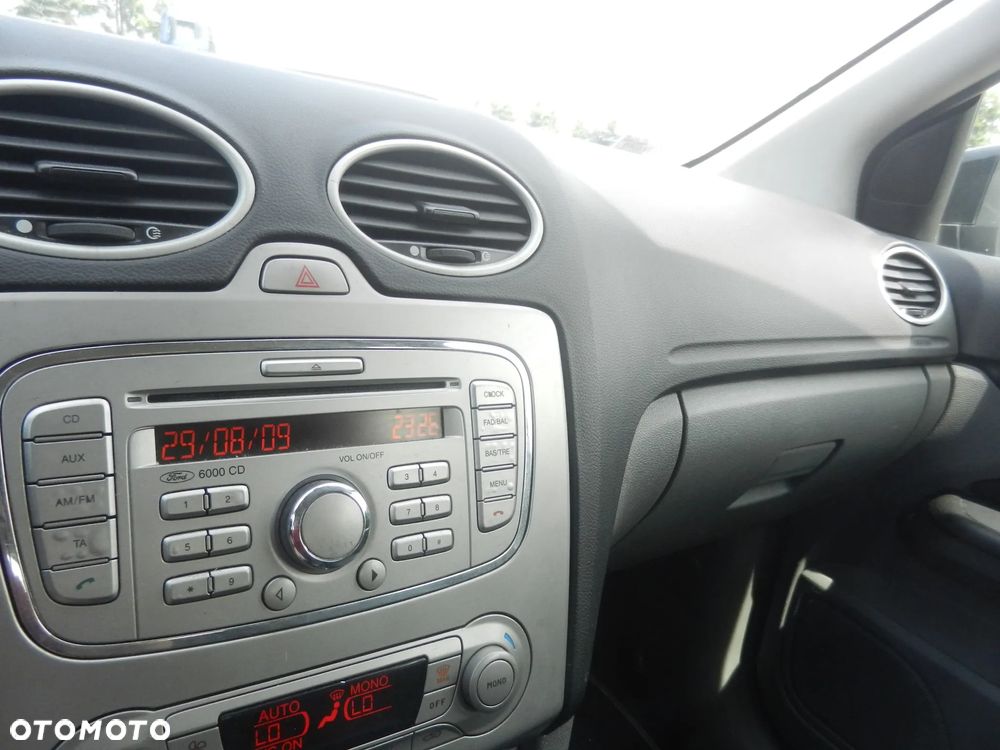 Ford Focus - 32