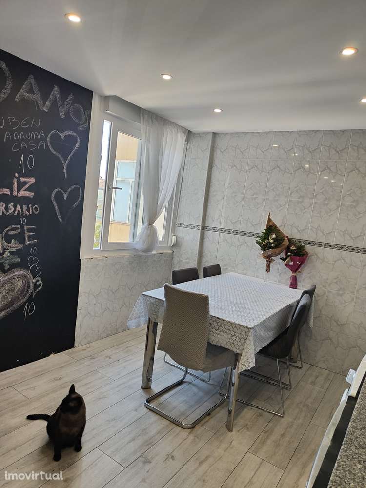 T3 com 2 casas de banho e boas acessibilidades - Grande imagem: 3/17