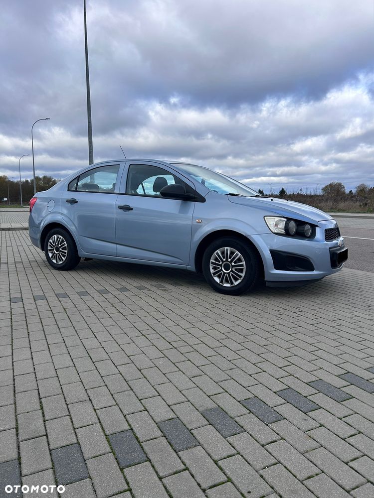Chevrolet Aveo - 4