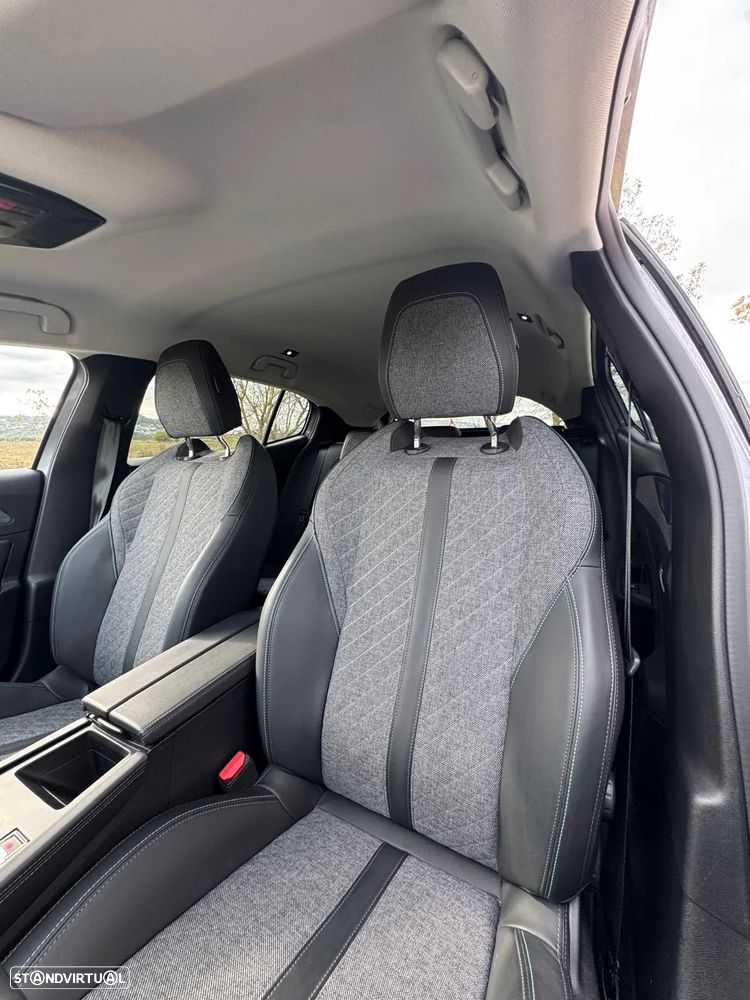 Peugeot 408 1.2 PureTech Allure EAT8 - 17