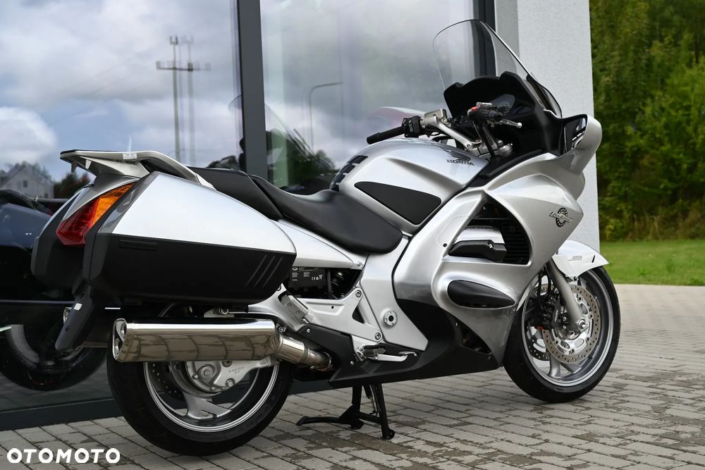 Honda ST - 40