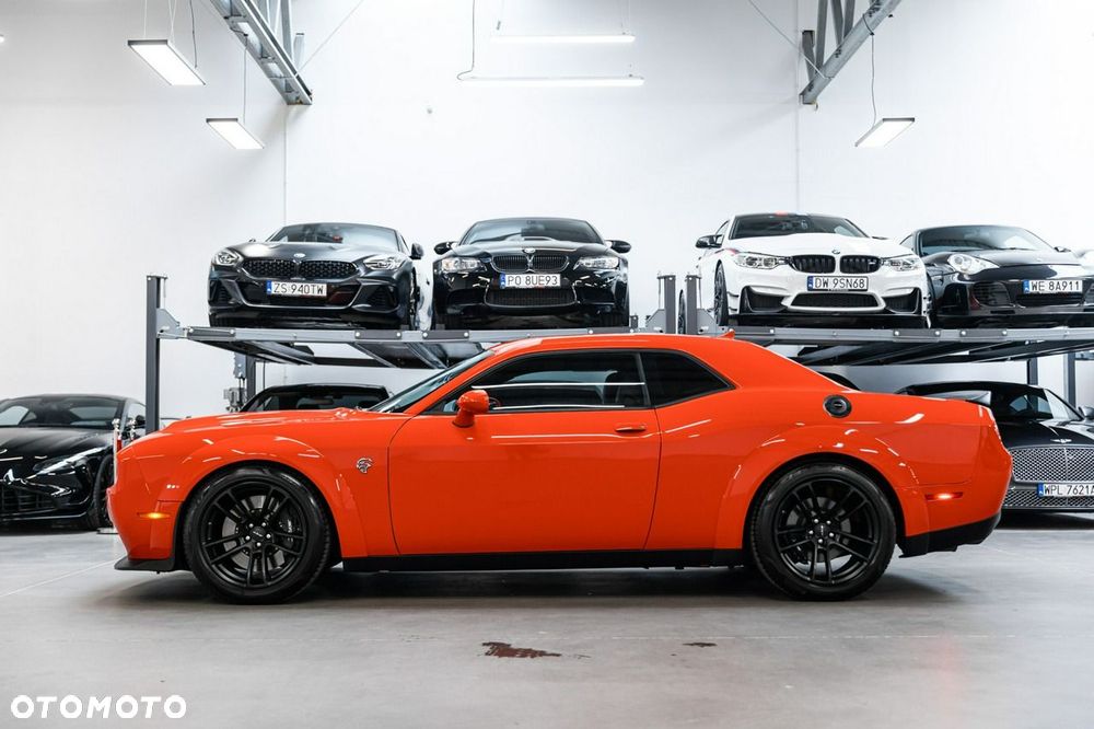 Dodge Challenger - 8