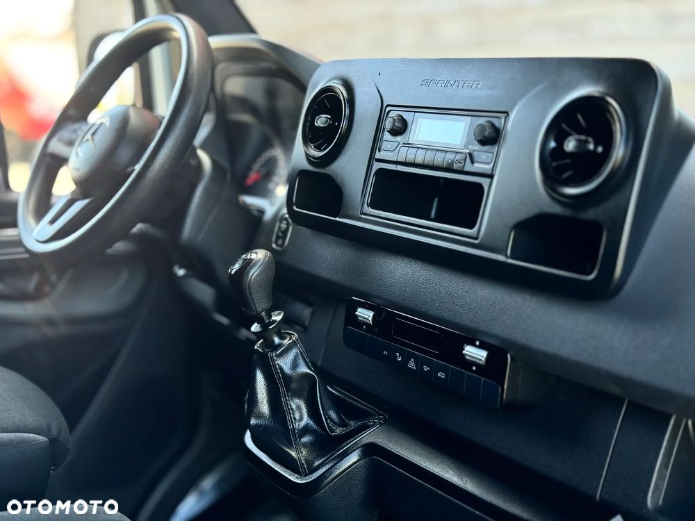 Mercedes-Benz SPRINTER - 28