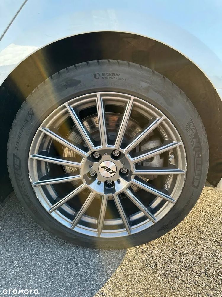 Tesla Model 3 Langstreckenbatterie Allradantrieb Dual Motor - 8