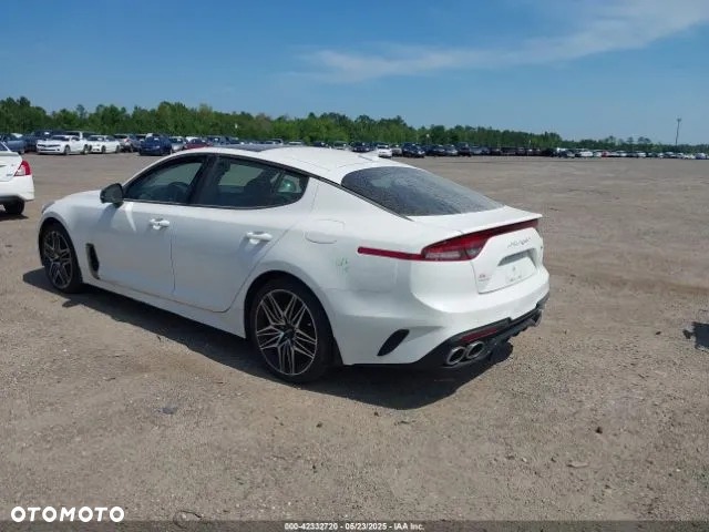 Kia Stinger - 4