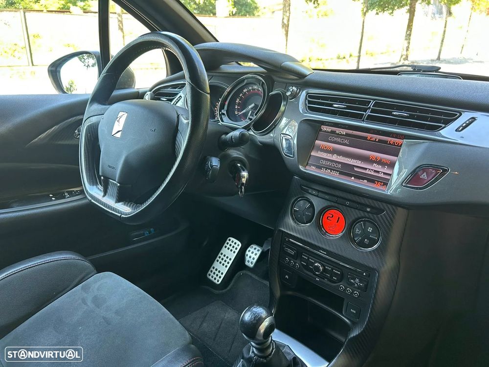 Citroën DS3 1.6 THP Racing - 12