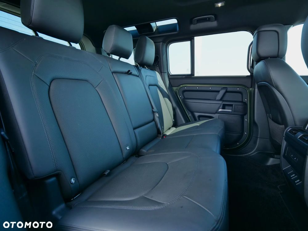 Land Rover Defender - 22