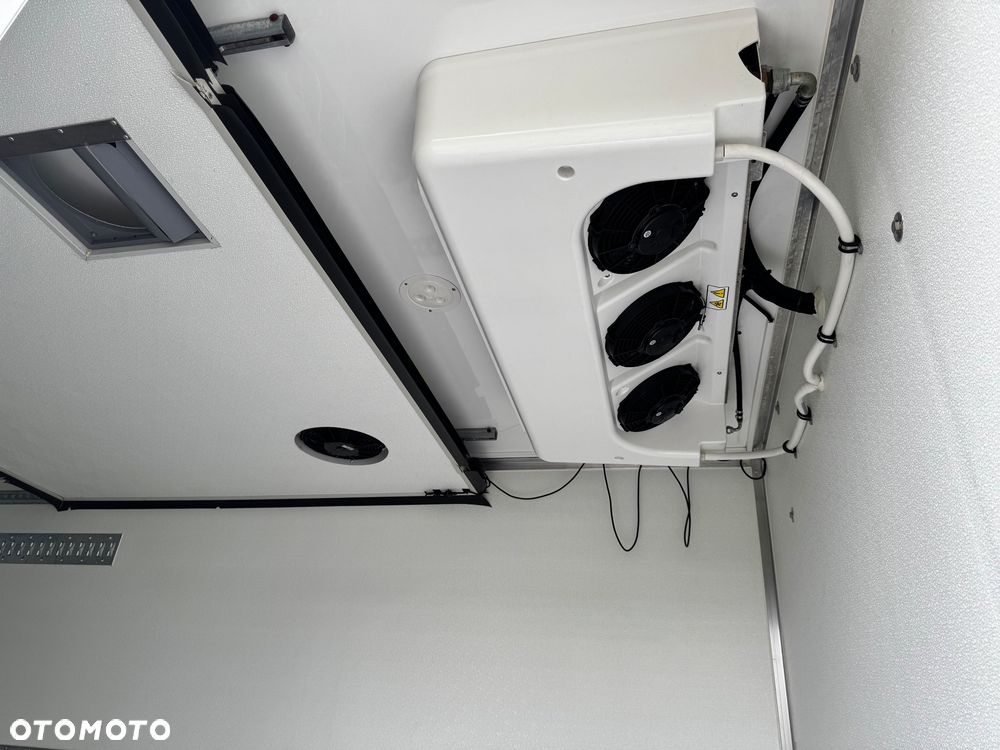 Iveco Daily‼️72C18‼️2021r 3.0 HI-MATIC Chłodnia/Mroźnia zakres -32C THERMO KING V-500 MAX Źródło Zasilania 400V Grube Ściany/Podłoga Przegroda komorowa‼️ Full LED na bliźniaku Salon Polska DMC7200kg - 27