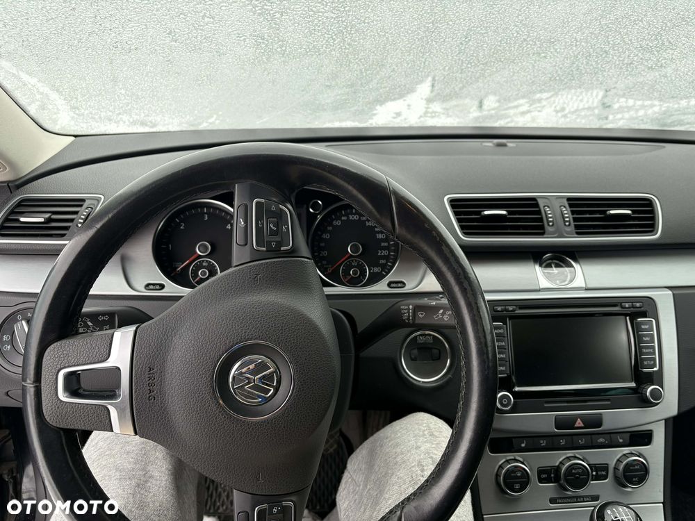 Volkswagen Passat 2.0 TDI BlueMotion Technology Comfortline - 14