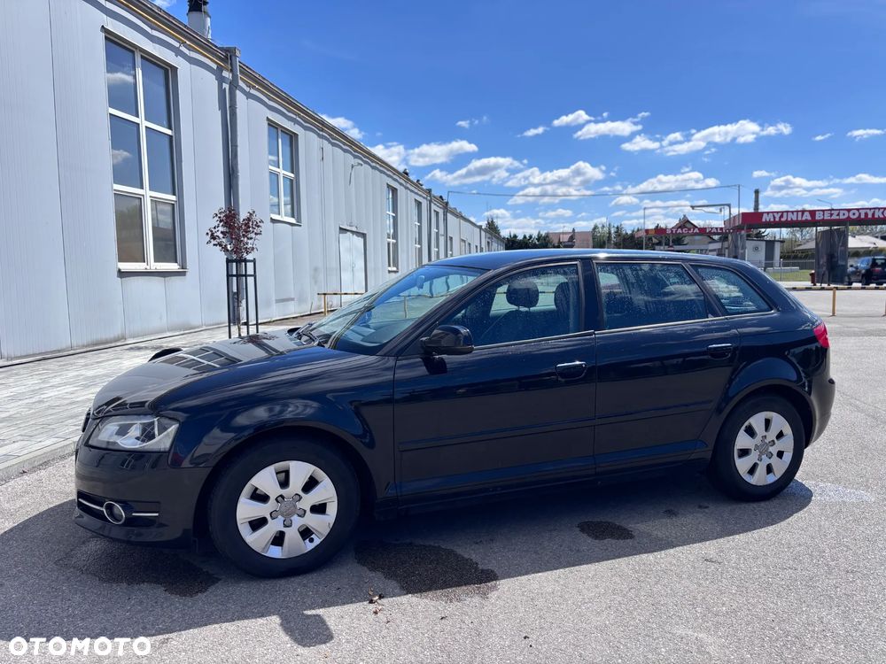 Audi A3 Sportback 1.6 TDI DPF Ambiente - 5