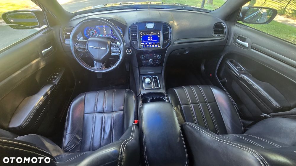 Chrysler 300s - 15
