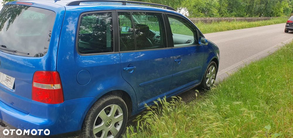 Volkswagen Touran 2.0 FSI Highline - 3