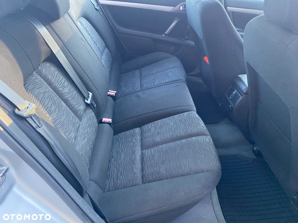 Peugeot 407 - 11