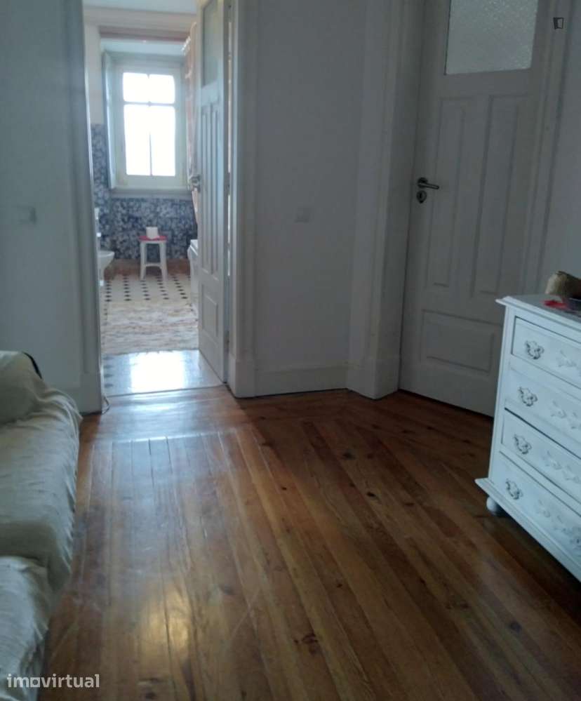Quarto - localizado em Montarroio Coimbra - Grande imagem: 3/4