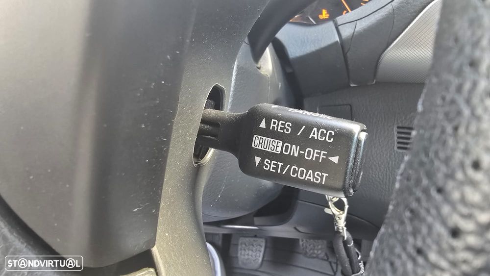 Toyota Avensis SW 2.2 D-4D - 16