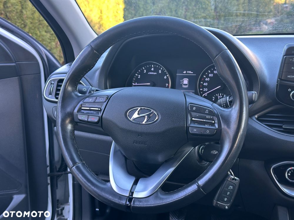 Hyundai i30 blue Kombi 1.4 Trend - 16