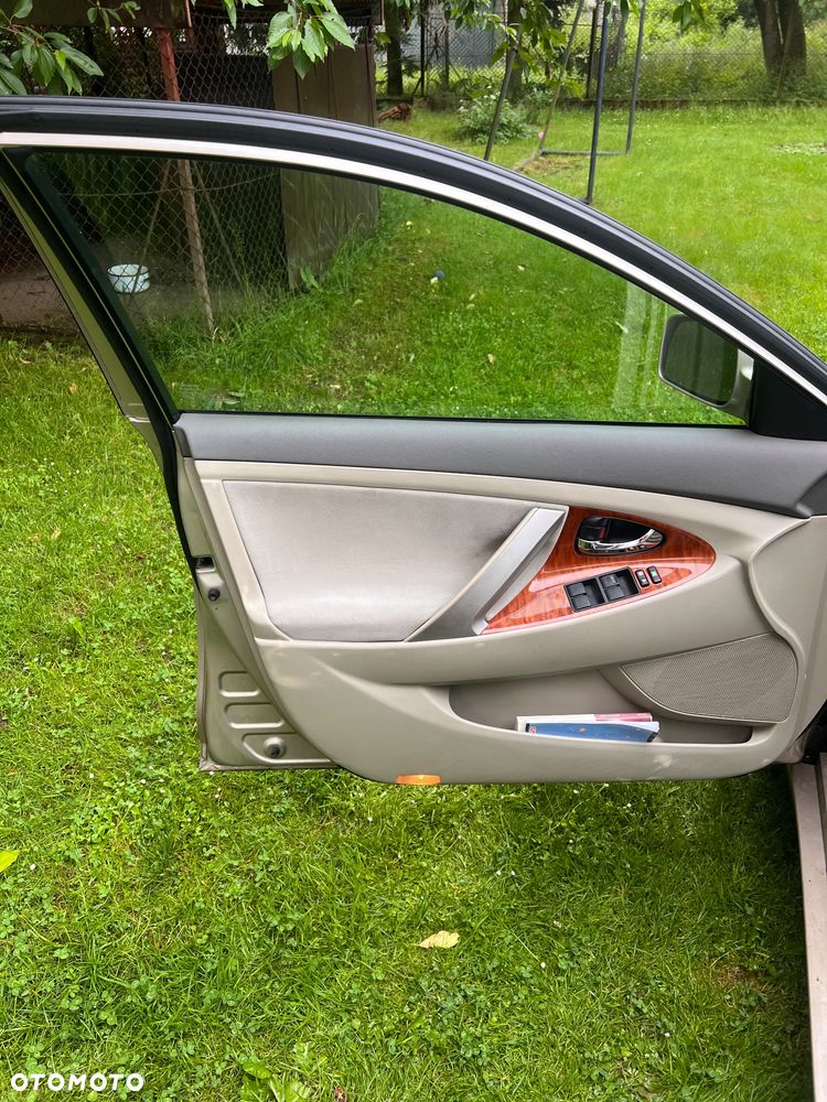 Toyota Camry - 33