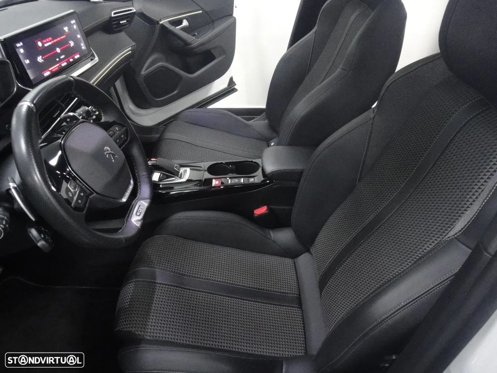 Peugeot 2008 PureTech 130 EAT8 GT - 14