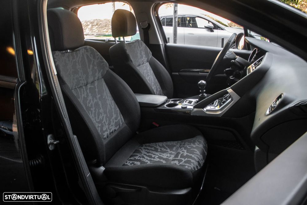 Peugeot 3008 1.6 HDi Access - 24