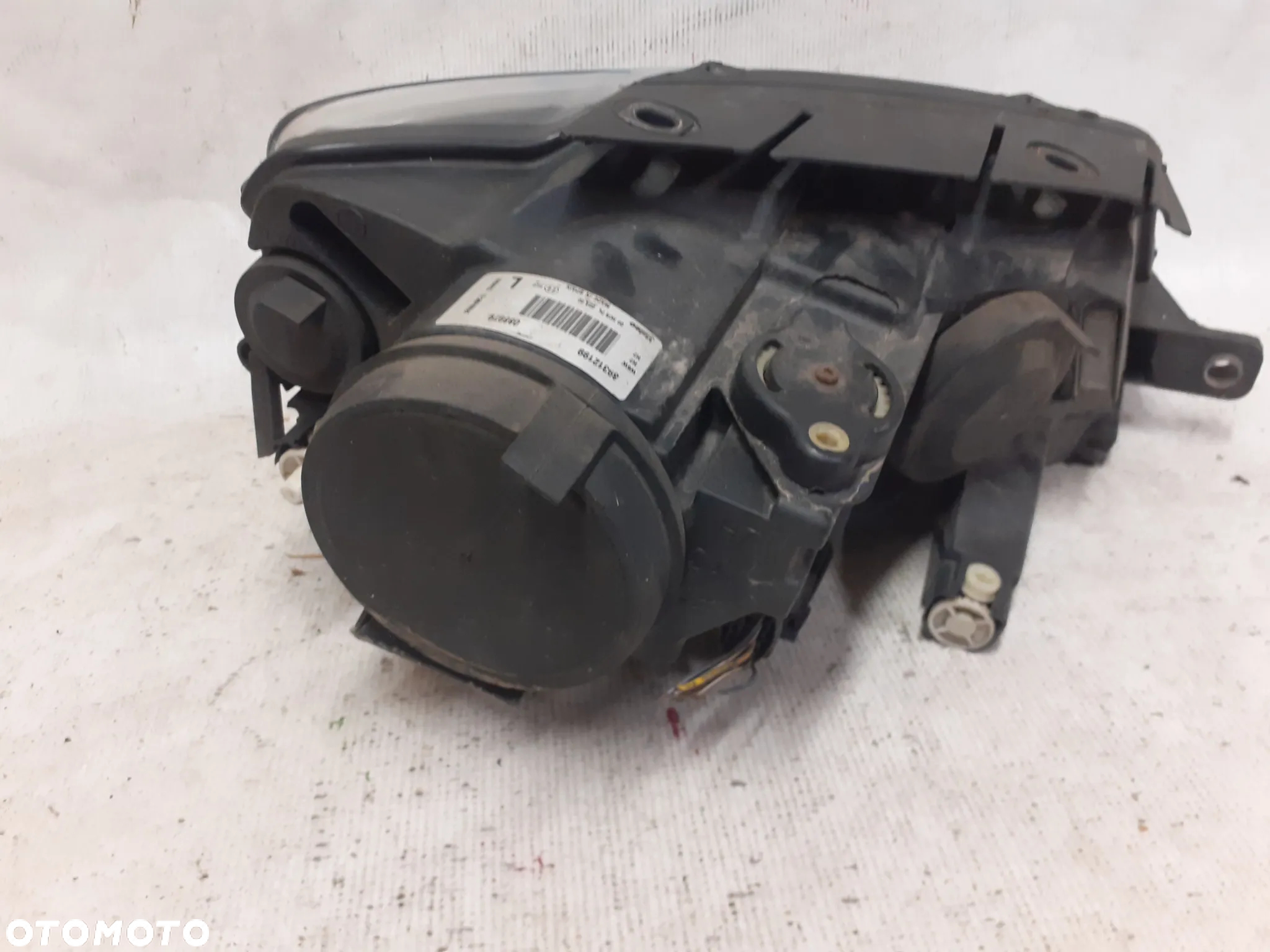 .  PRZOD PRZEDNIA LAMPA LEWA VOLKSWAGEN PASSAT B6 - 4