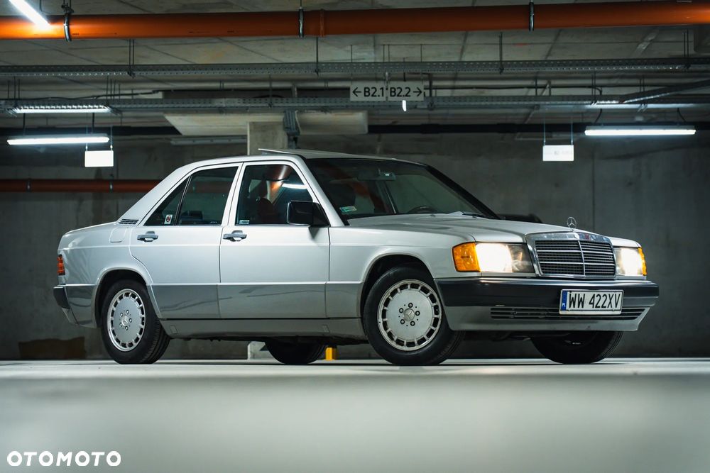 Mercedes-Benz W201 (190) - 1