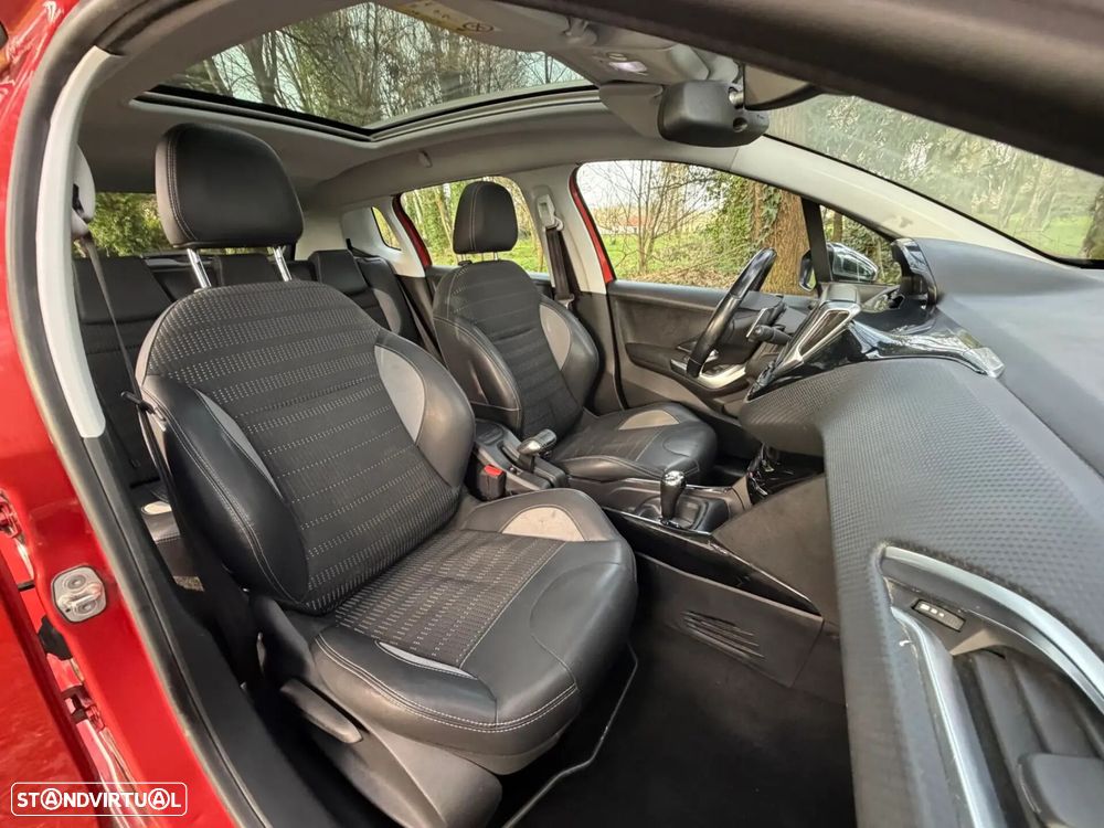 Peugeot 2008 1.2 PureTech Allure EAT6 - 15
