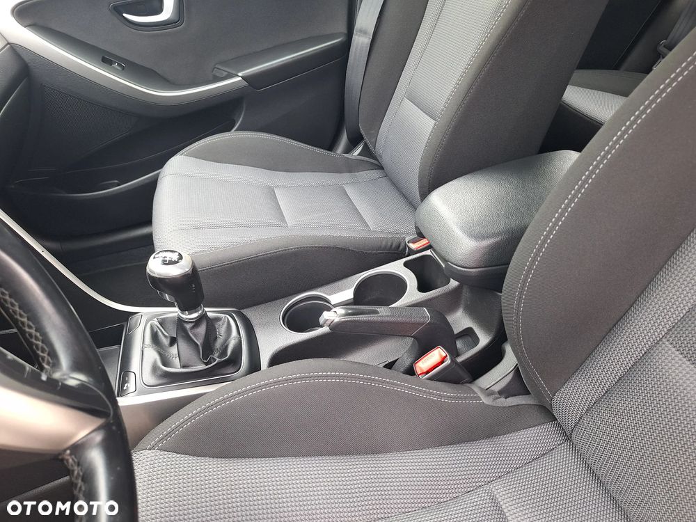 Hyundai i30 blue 1.6 GDI Trend - 28