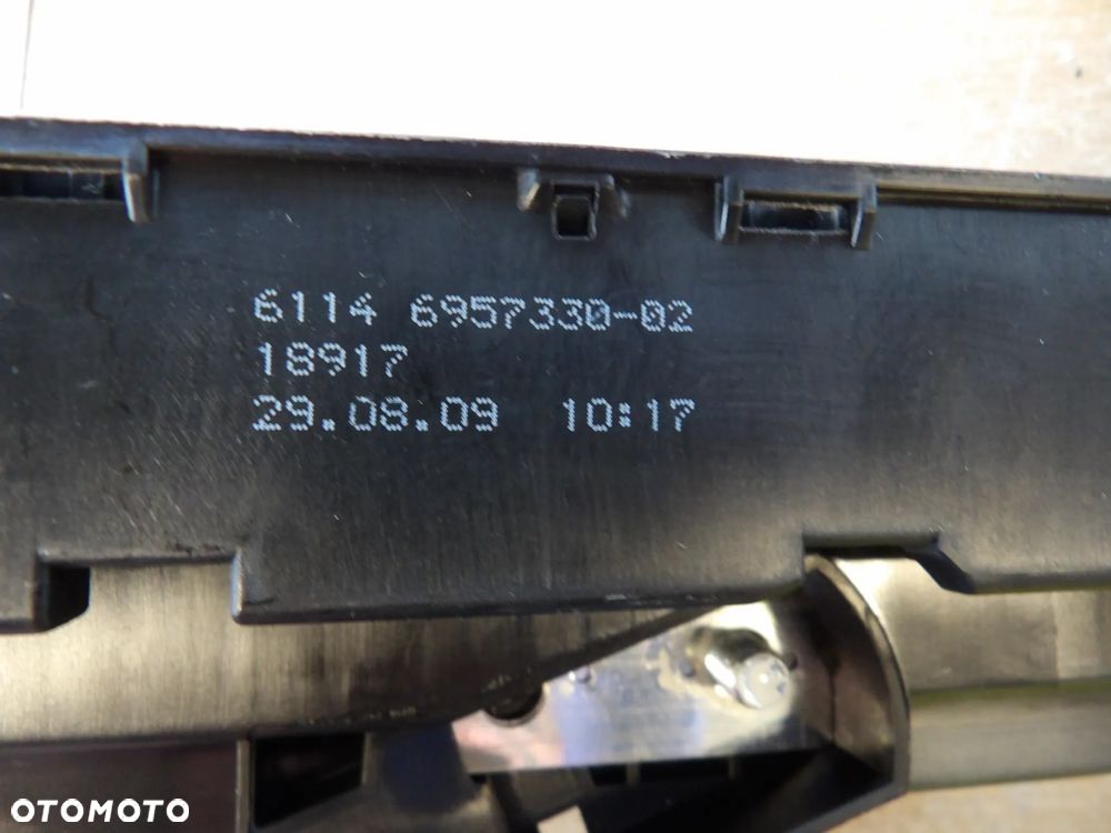 BMW - E61 - SKRZYNKA BEZPIECZNIKÓW - 6957330 - 2